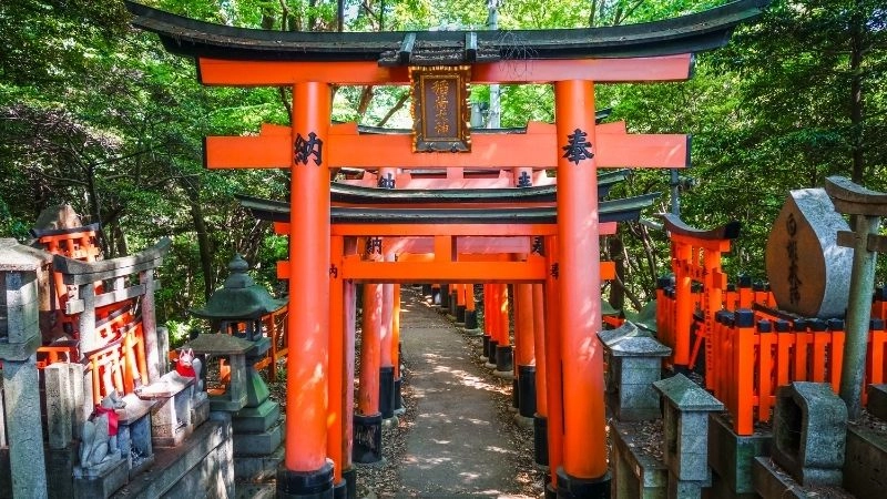 Cổng torii đỏ