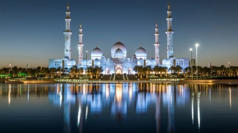 Khám phá Sheikh Zayed Grand Mosque với kiến trúc tuyệt đẹp