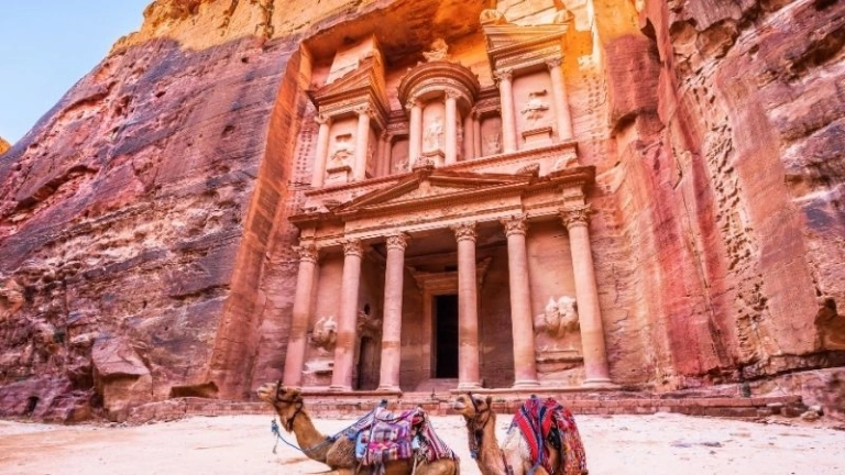 Petra thành phố cổ huyền thoại ẩn mình trong sa mạc Jordan
