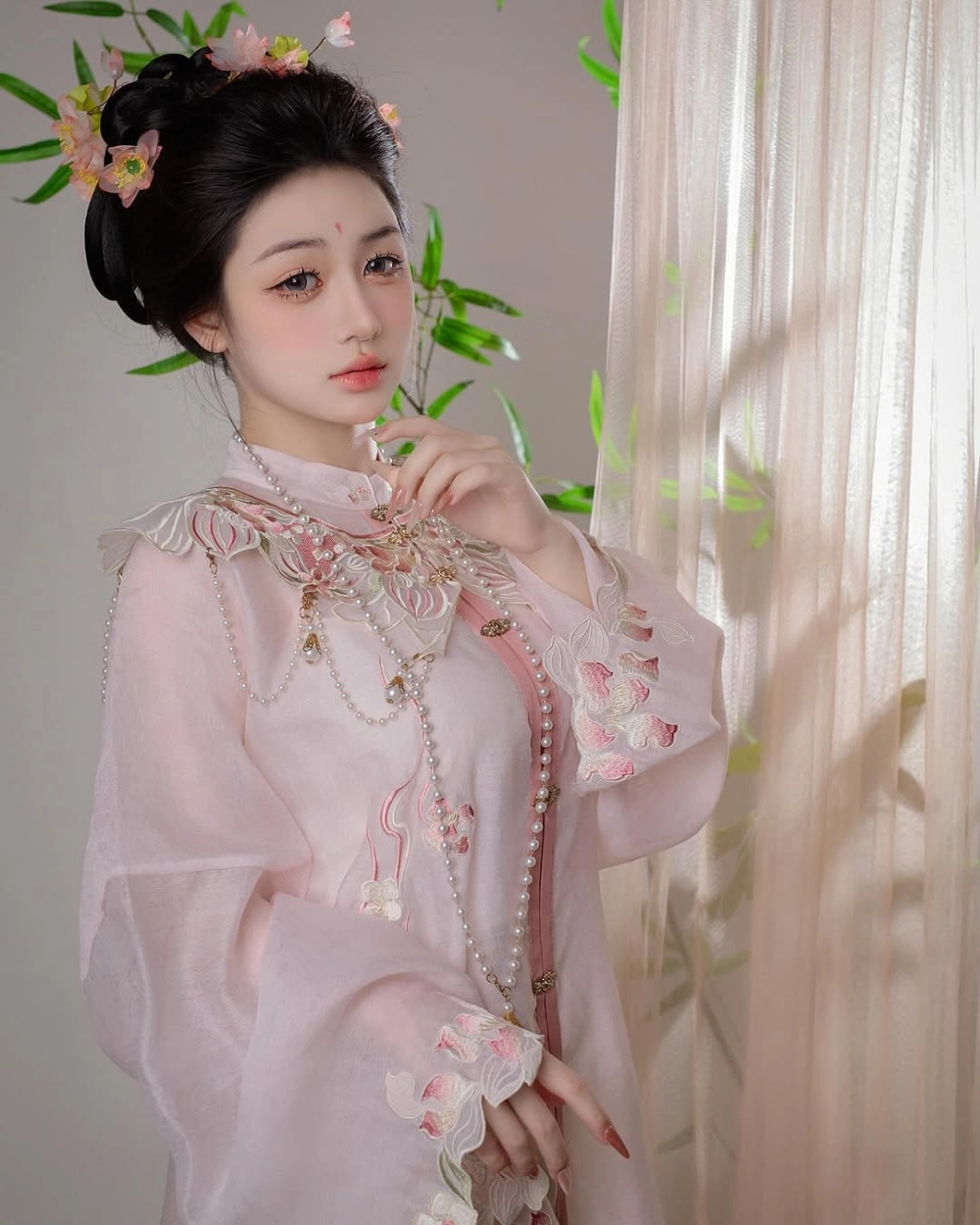 Tiểu sử của Trần Hà Linh