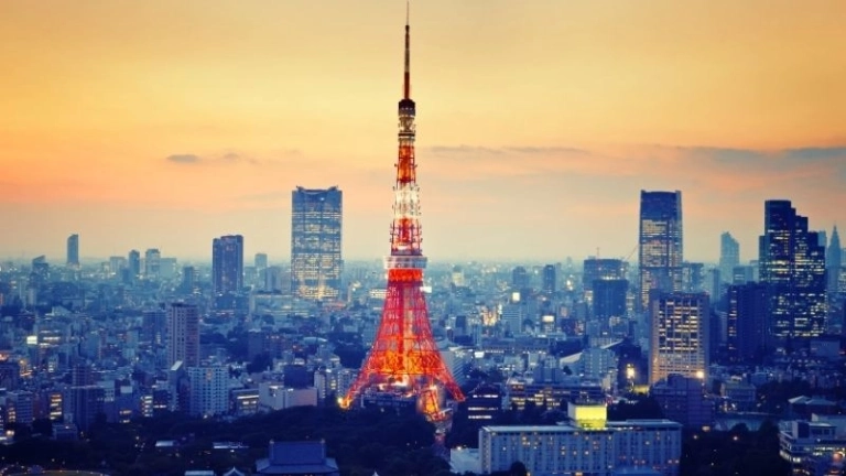 Tokyo Tower biểu tượng rực rỡ giữa lòng thủ đô Nhật Bản