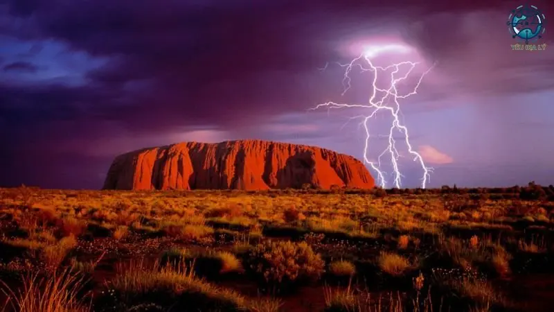 Uluru (Ayers Rock) Uluru (Ayers Rock)